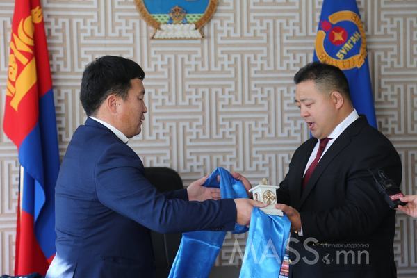 Ерөнхий сайдаасаа давсан мэдэлтэй Булганы Засаг даргад хэн хариуцлага ...