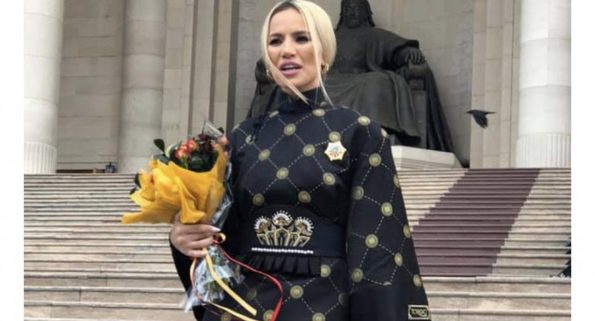 Дуучин УКА "Алтан гадас" одонгоор энгэрээ мялаалаа