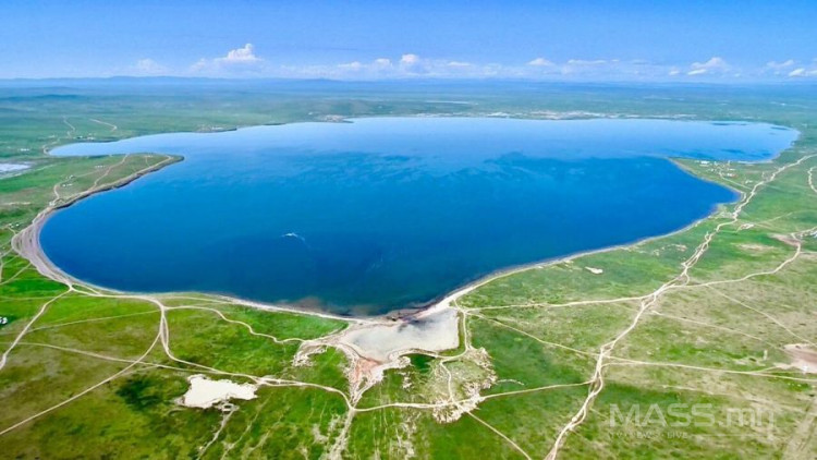 Өгий нуурын ёроолд хаясан их хэмжээний загасны торыг гаргана