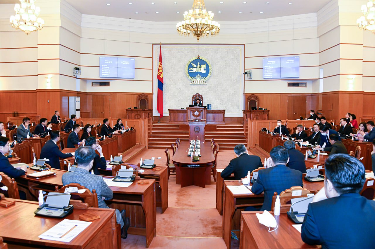 Төрийн албан хаагчид эхнэр, нөхрийнхөө төрсөн нутагт амрах тохиолдолд ...