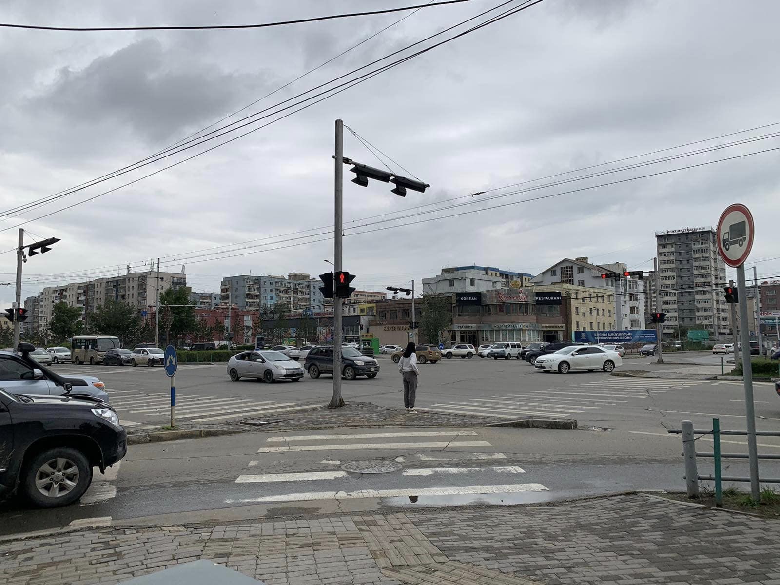 Их хэмжээний борооны улмаас 9 уулзварын гэрлэн дохио, цахилгааны ...