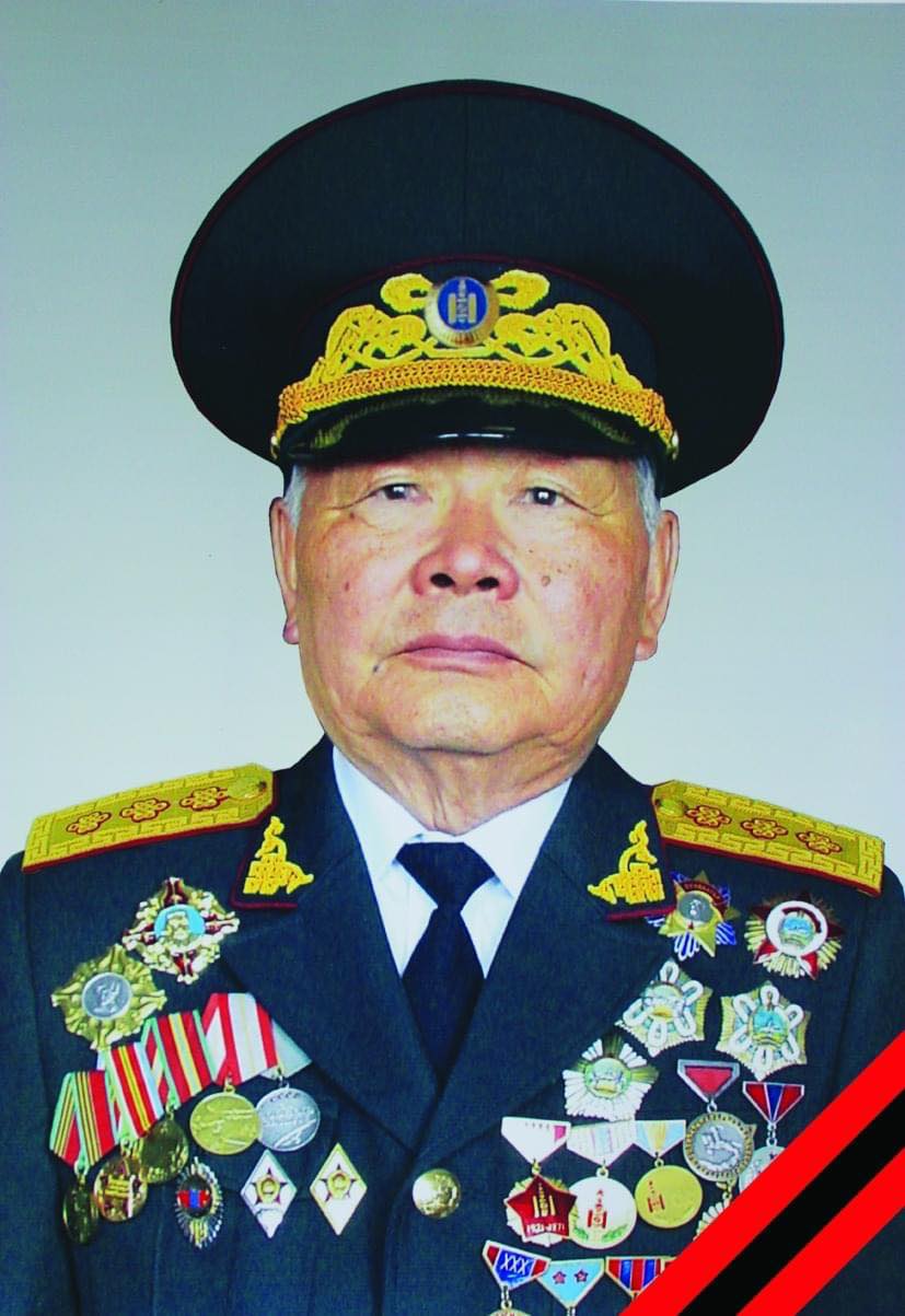 Эмгэнэл: Монгол Улсын төр, цэргийн нэрт зүтгэлтэн, дэслэгч генерал ...