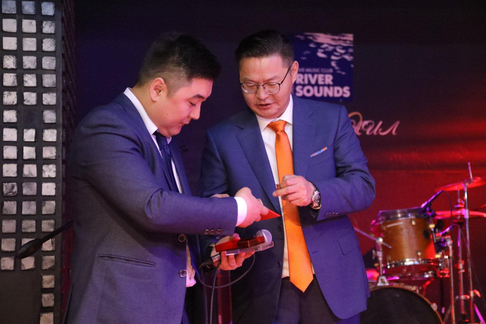 “Цаст Импекс” ХХК-ийн ажилчид төрийн дээд шагнал одон, медаль хүртлээ