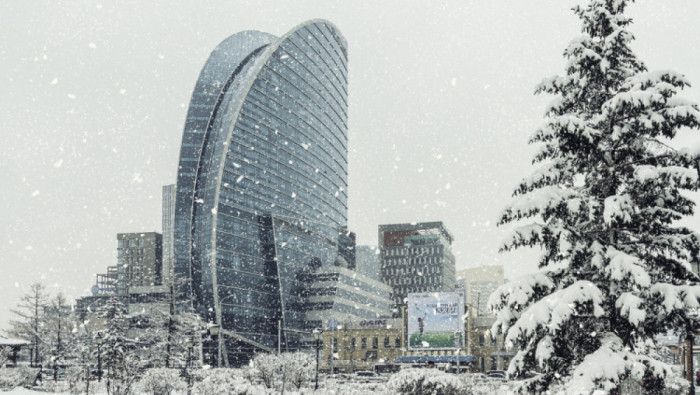 Улаанбаатарт цас орж, зөөлөн цасан шуурга шуурна