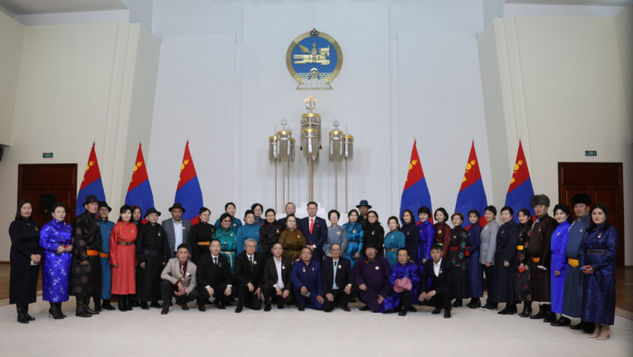 Баялаг бүтээгчдэд төрийн дээд шагнал, одон, медаль гардууллаа