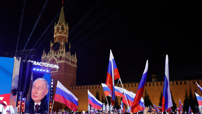 Владимир Путин: Крым Орос улстай хамт "гар гараасаа хөтлөлцөн урагшлах ...
